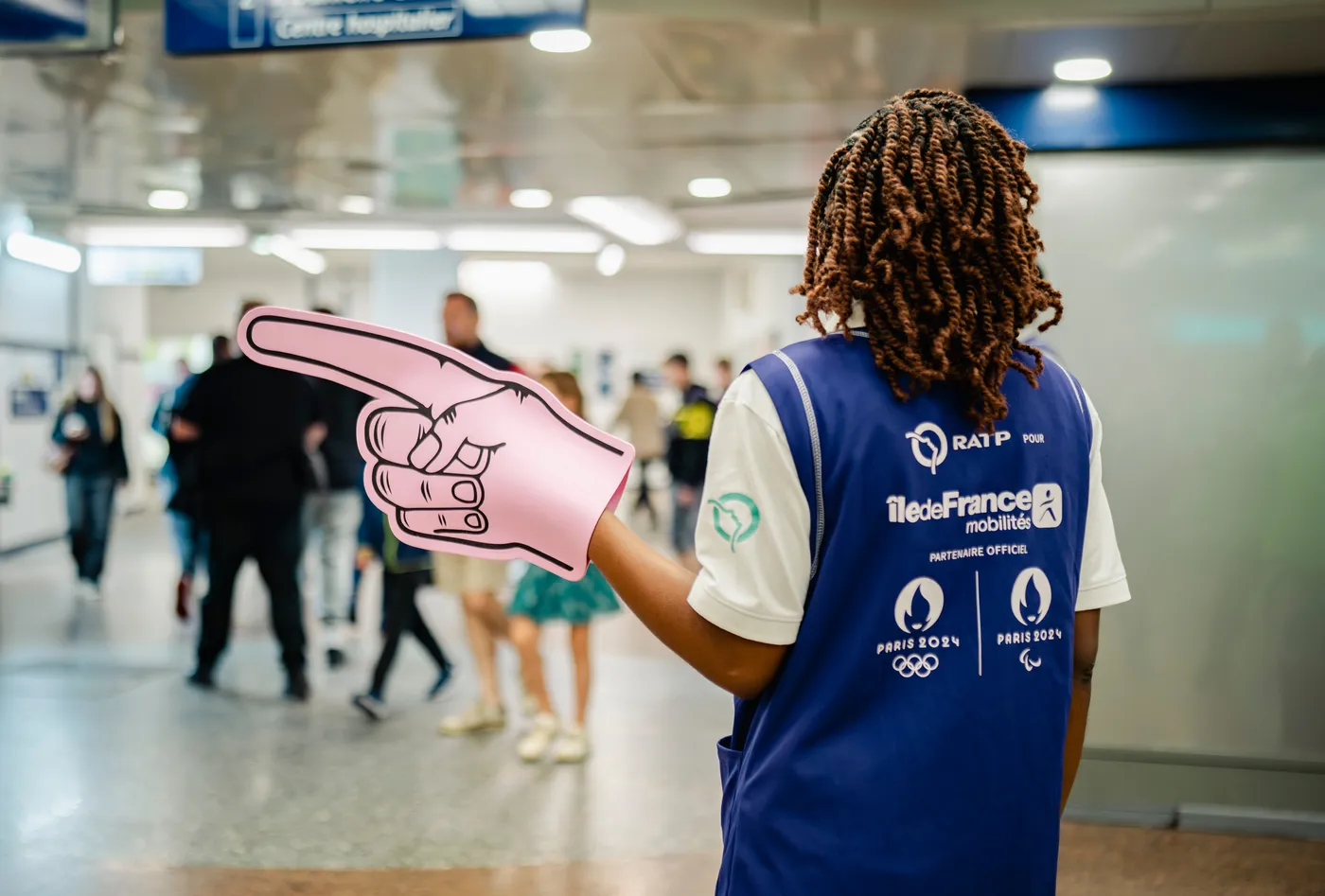 Helper jeux olympiques de Paris 2024 doigt en mousse