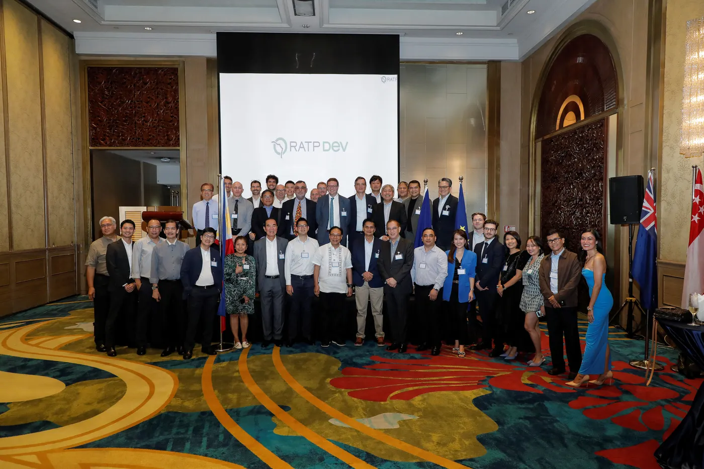 Photo anniversaire lrt manille.jpg