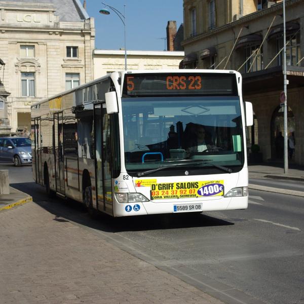 Un bus du réseau Tac, Ardenne Métropole, en mobilité