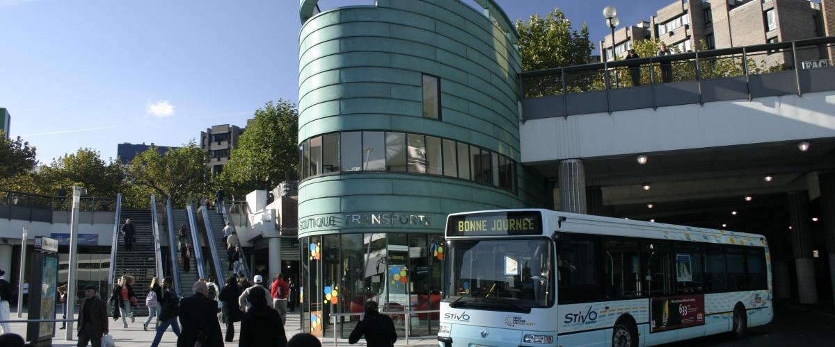 En gare, le bus STIVO en mobilité