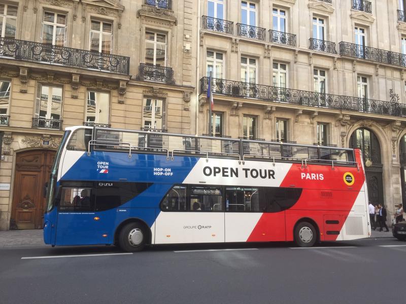Open Tour Paris - first NGV hop-on hop-off sightseeing bus