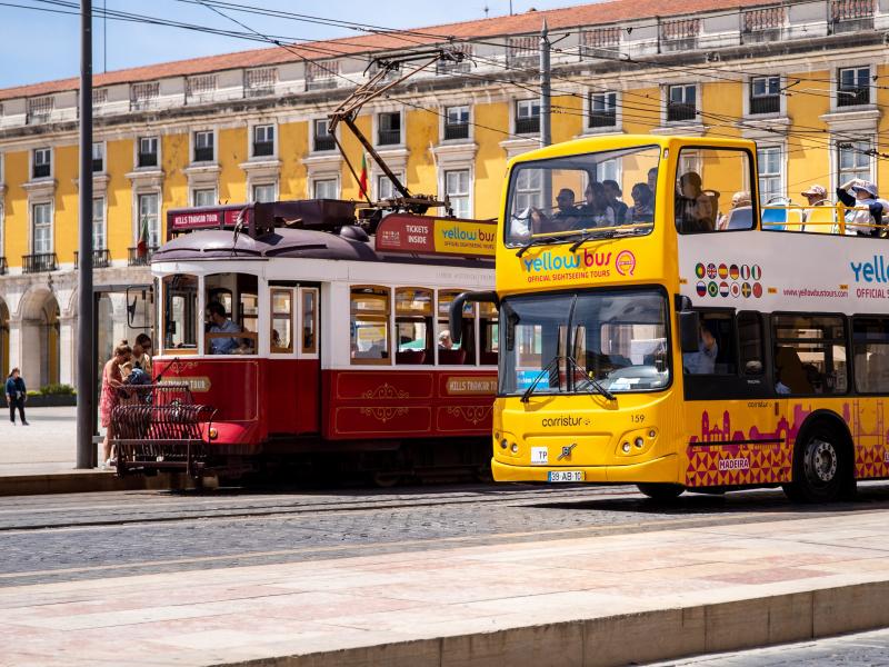 Lisbon - Praça do Comércio - Yellowbus tram and bus